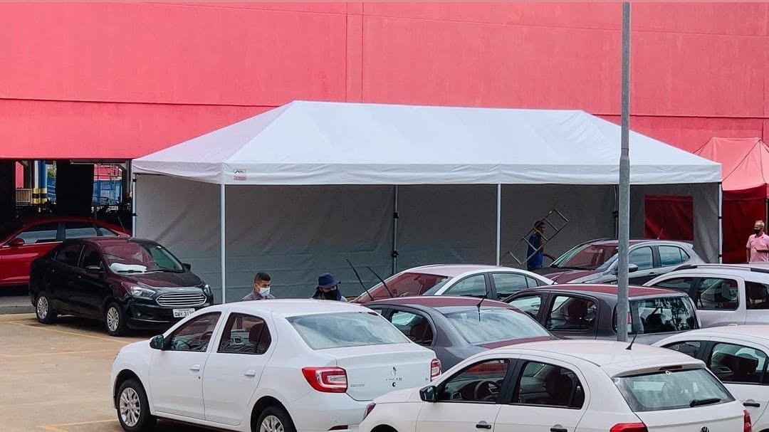 Ilustração de tenda piramidal 9x4